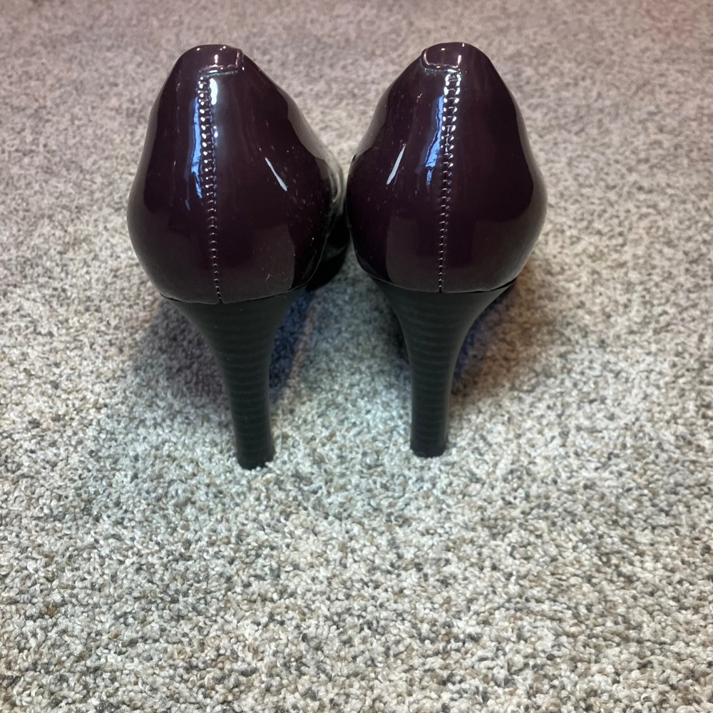 Clarks Adriel Viola Aubergine Patent Leather Pumps Heels 7M Comfort Professional - Picture 4 of 7